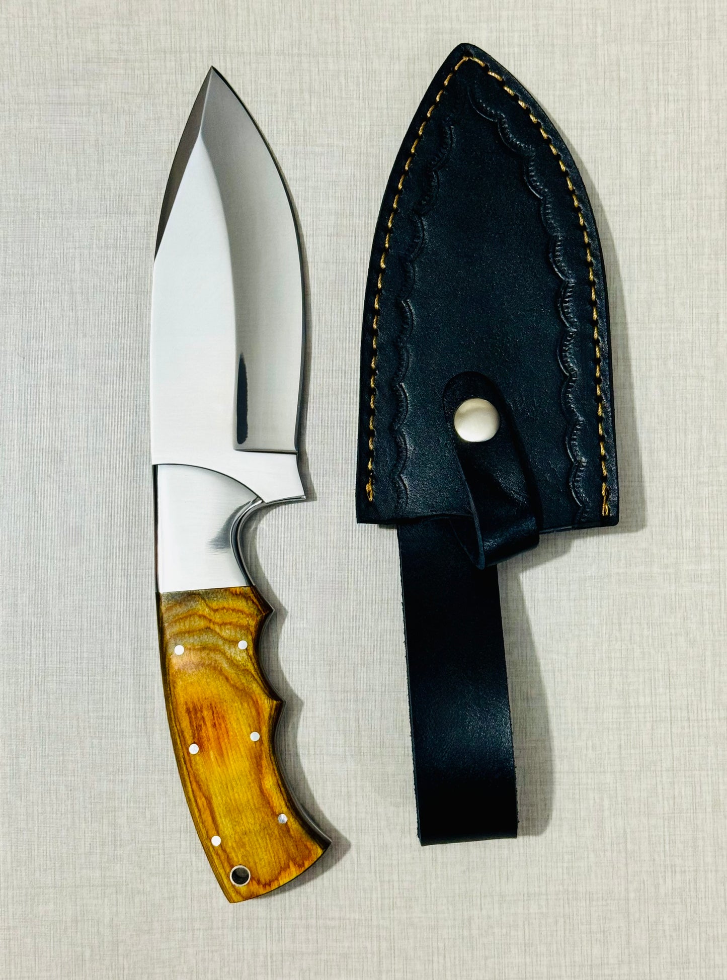 Stainless Steel Hunting Knife with Yellow Wooden Handle – AB-00203